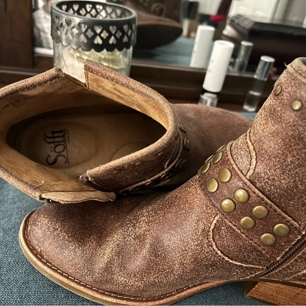 SOFFT Women’s Distressed Leather Boots Size 7.5 - Picture 3 of 9